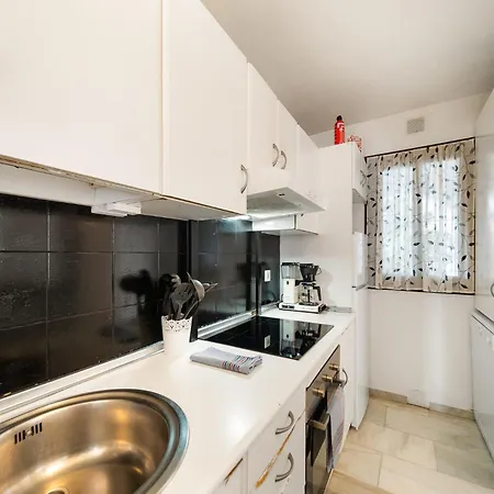 J02 Oasis De Calahonda - *